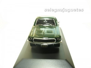 ford mustang gt bullit 1968 steve mcqueen escala 1-43 yat ming