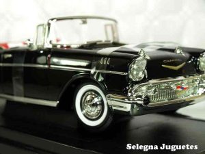 Magnifico coche a escala 1/18